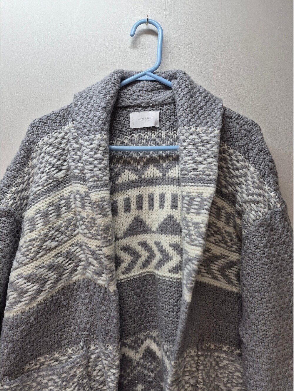 Lucky Brand Cozy Gray And Cream Patterned Knit Cardigan With Pockets B426 View 2